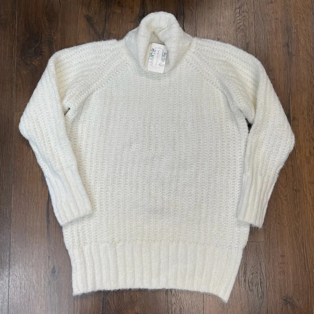 🆕 Blueivy turtle‎ neck sweater SZ M/L